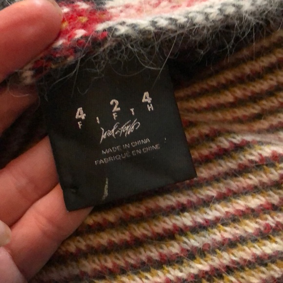 LUXURIOUS! NWOT 424 & 5th super soft scarf / wrap - Picture 3 of 6